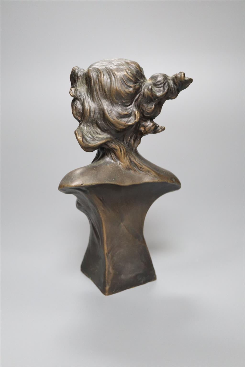 An Art Nouveau bronze portrait bust of Cleopatre, 18cm